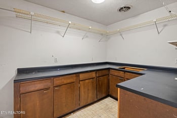 369 Back Valley Rd, Oliver Springs, TN 37840