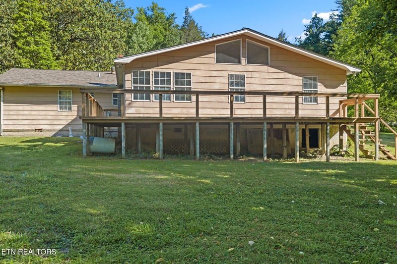 369 Back Valley Rd, Oliver Springs, TN 37840