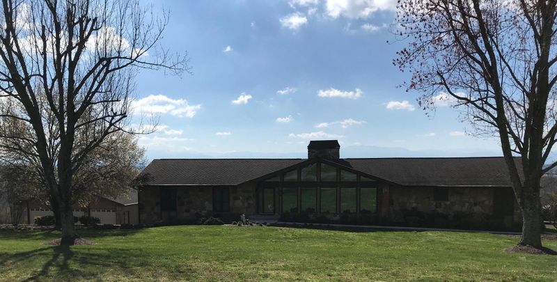 369 Grandview Dr, Kodak, TN 37764