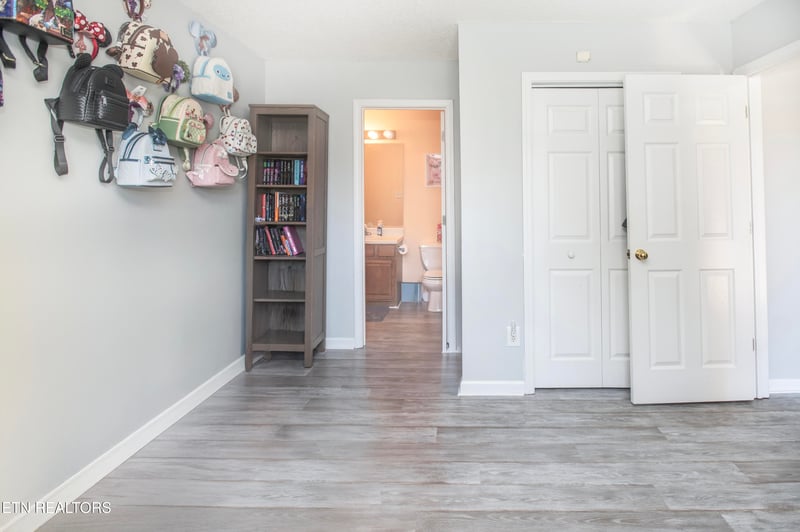 369 Hawthorne Oaks Way, Powell, TN 37849