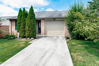 369 Hawthorne Oaks Way, Powell, TN 37849