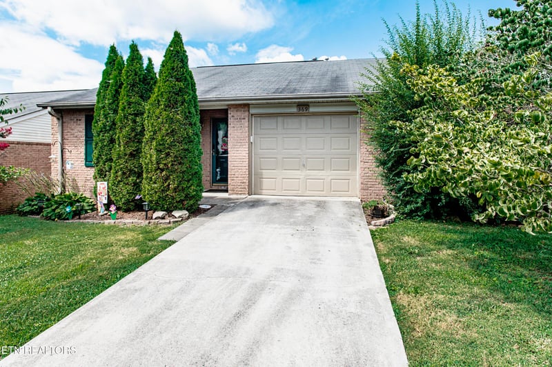 369 Hawthorne Oaks Way, Powell, TN 37849