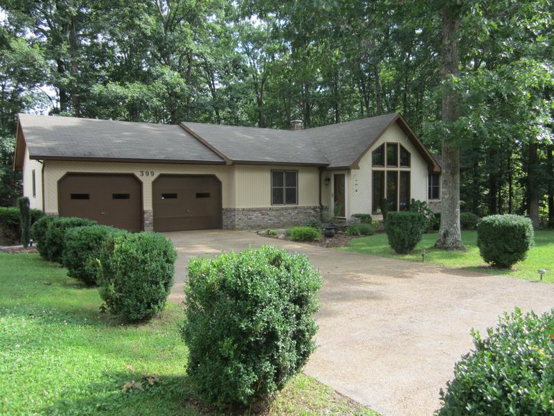 369 Lakeview Dr, Crossville, TN 38558