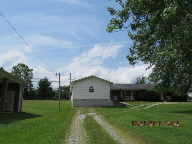 369 N Lake Dr, Oneida, TN 37841