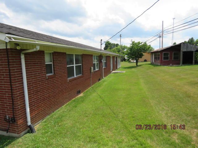 369 N Lake Dr, Oneida, TN 37841