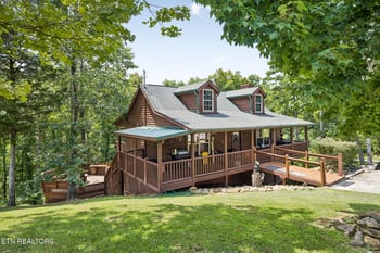 369 Oak Lake Dr, Sevierville, TN 37876