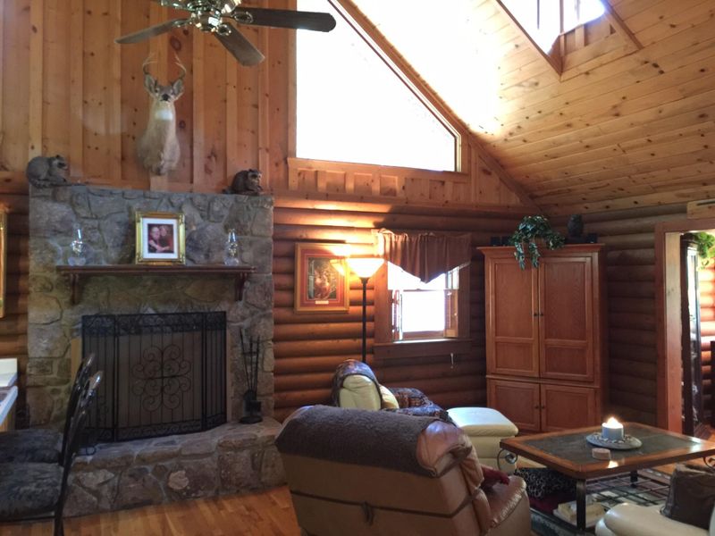 369 Perkins Tr, Deer Lodge, TN 37726