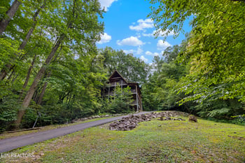 3690 Scottish Highland Way, Sevierville, TN 37862