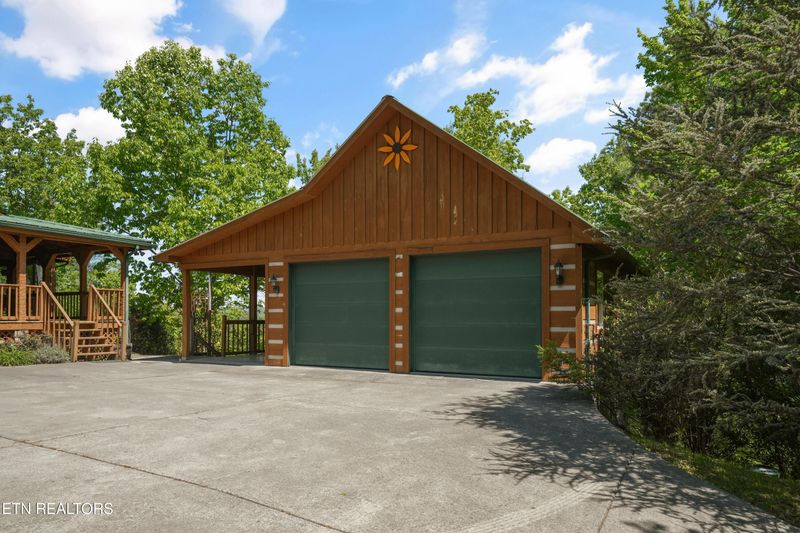 3694 Marian Lake Way, Pigeon Forge, TN 37862