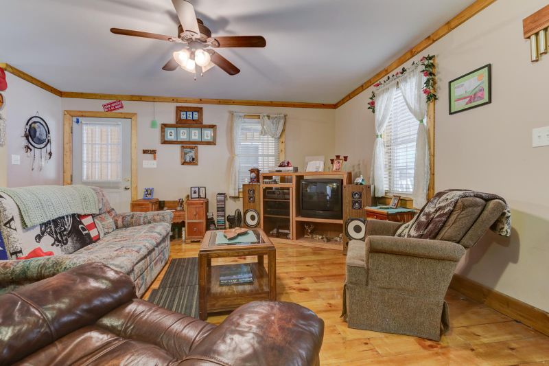 3695 Stinking Creek Rd, Pioneer, TN 37847