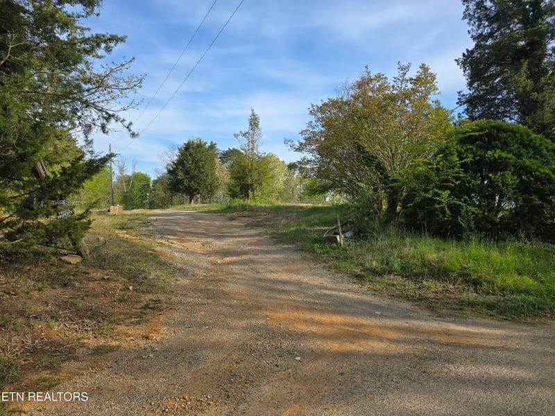 3697 Jackson Bend Rd, Lenoir City, TN 37772