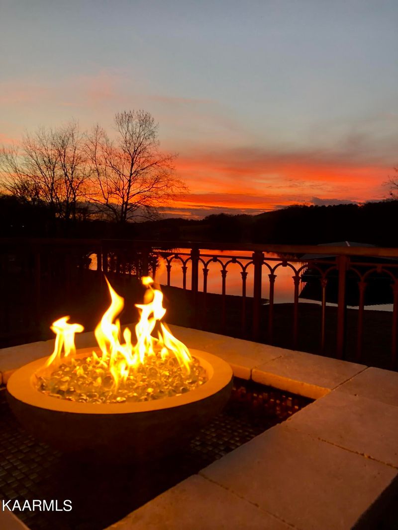 370 Morning Dove Dr, Vonore, TN 37885