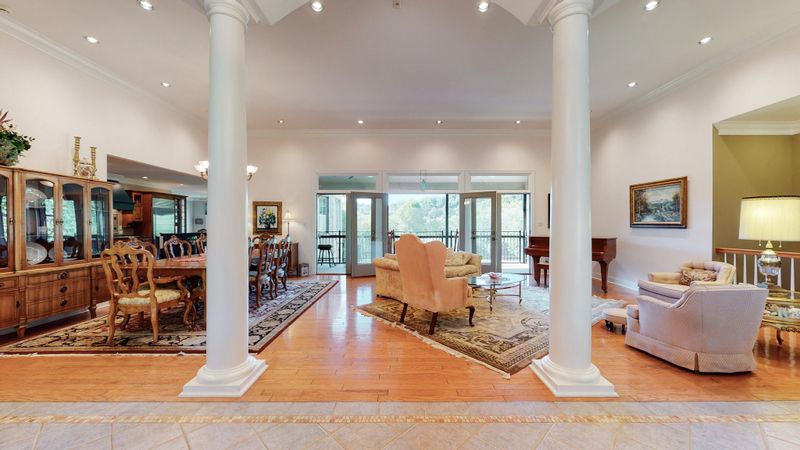 370 Rivers Edge Dr, Loudon, TN 37774
