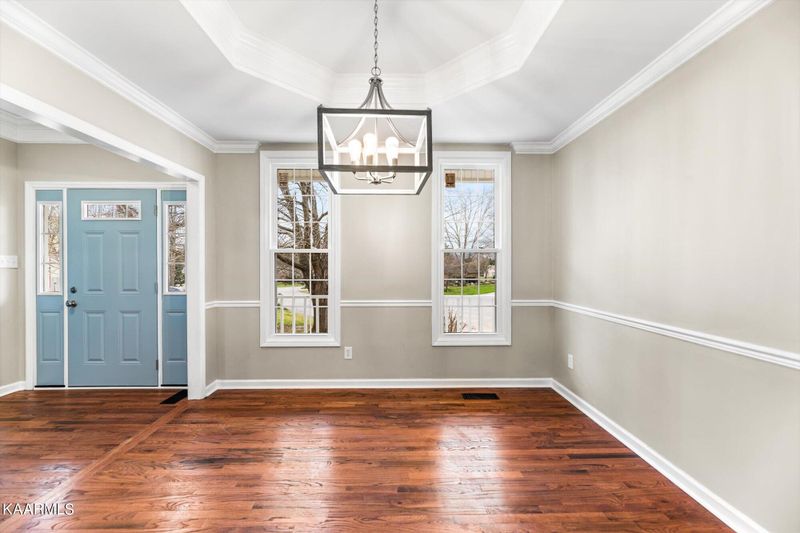 3700 Stonegate Ln, Powell, TN 37849
