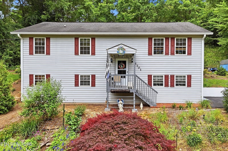 3701 Solway Rd, Knoxville, TN 37931