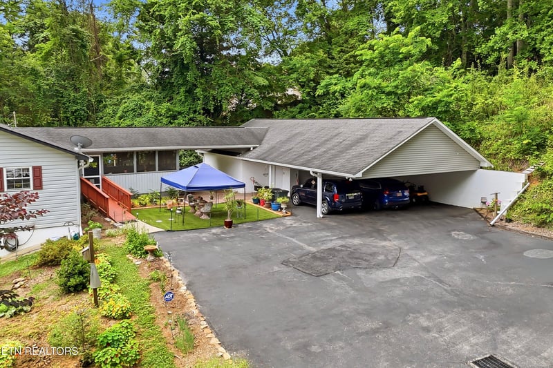 3701 Solway Rd, Knoxville, TN 37931