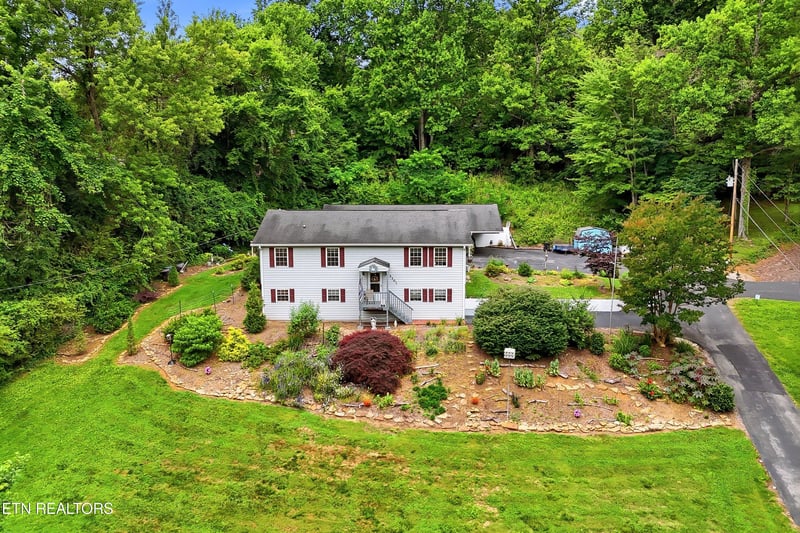 3701 Solway Rd, Knoxville, TN 37931
