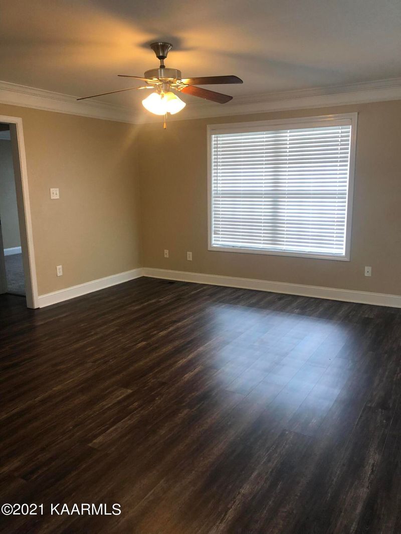 3701 Stonebridge Dr, Powell, TN 37849