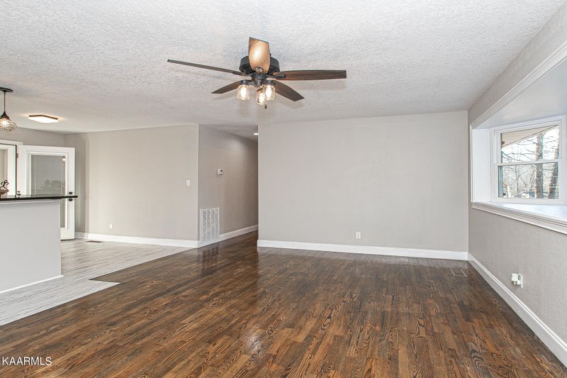 3704 Harris Rd, Knoxville, TN 37918