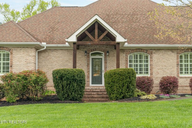 3704 Jackson Bend Dr, Louisville, TN 37777