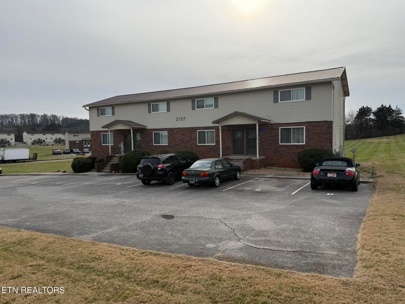 3707 Moss Ln, Louisville, TN 37777