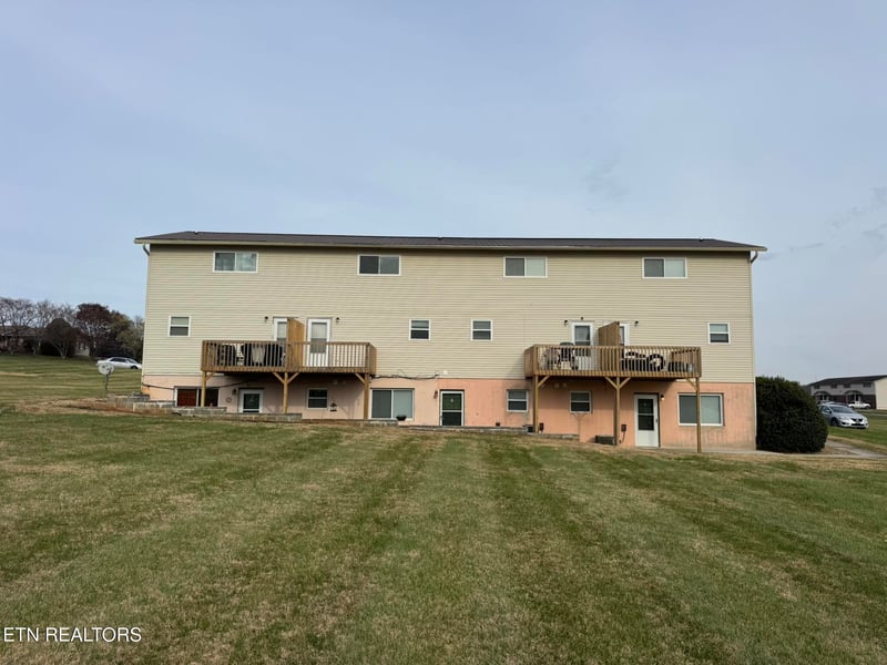 3707 Moss Ln, Louisville, TN 37777