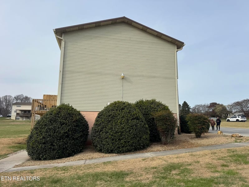 3707 Moss Ln, Louisville, TN 37777