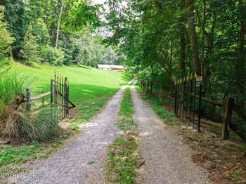 3708 Roberts Rd, Corryton, TN 37721