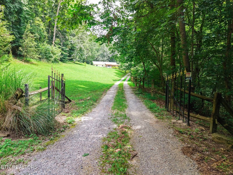 3708 Roberts Rd, Corryton, TN 37721