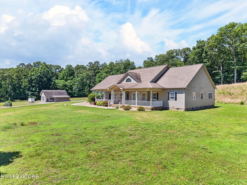 371 Pin Oak Dr, Rockwood, TN 37854