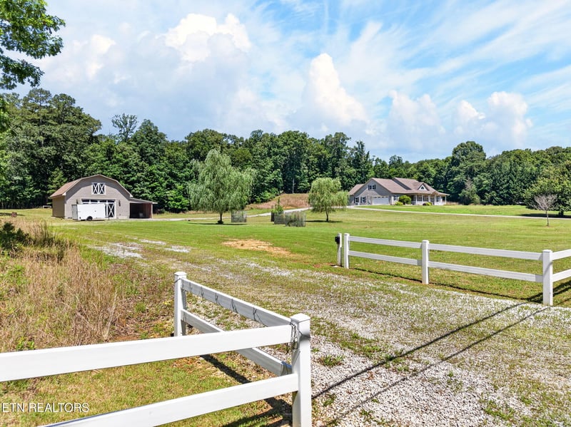 371 Pin Oak Dr, Rockwood, TN 37854