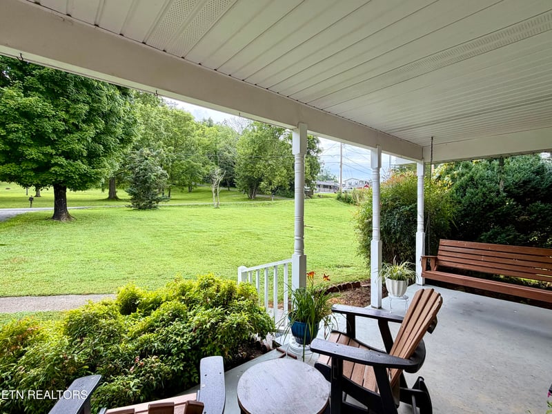 371 Pinecrest Rd, Jacksboro, TN 37757