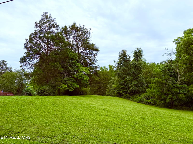 371 Pinecrest Rd, Jacksboro, TN 37757