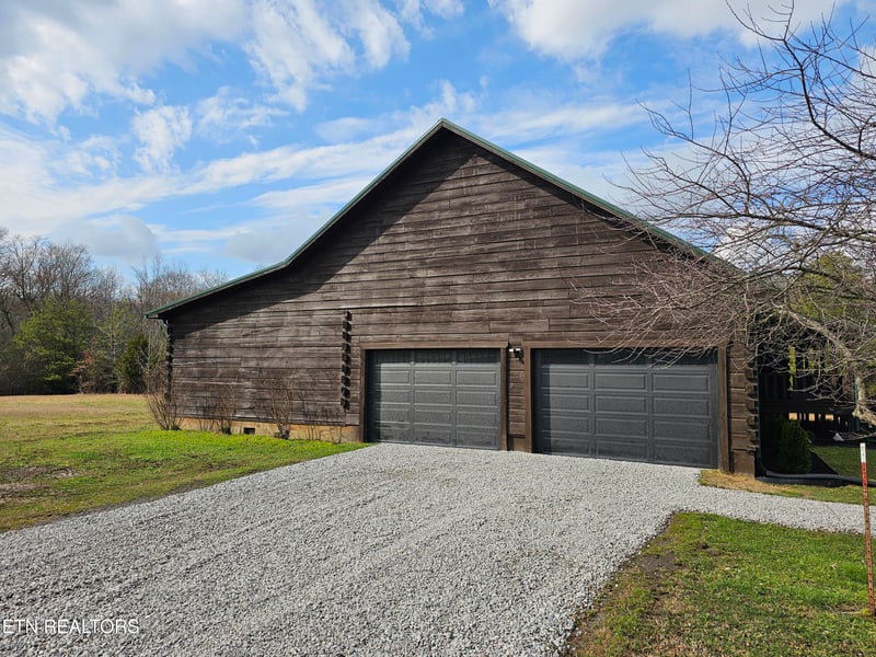 371 Plaza Dr, Madisonville, TN 37354
