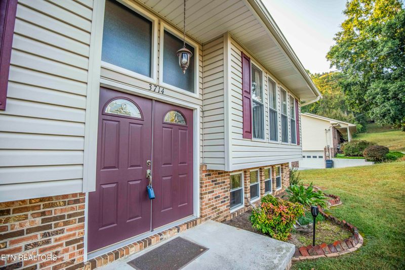 3714 Cherrylog Rd, Knoxville, TN 37921