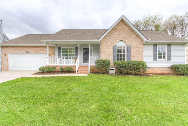 3716 Stonebridge Dr, Powell, TN 37849