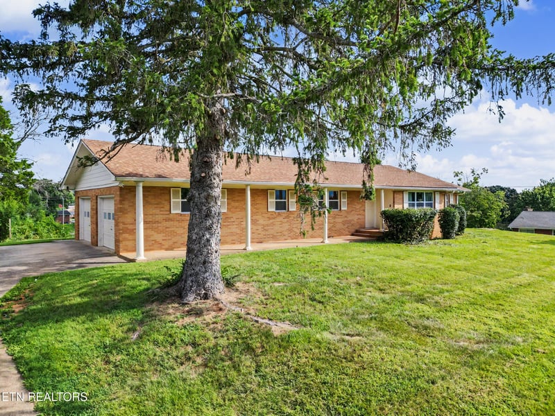 3717 Splendor Dr, Knoxville, TN 37918