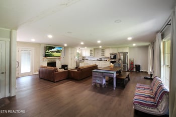 3718 Cherrylog Rd, Knoxville, TN 37921