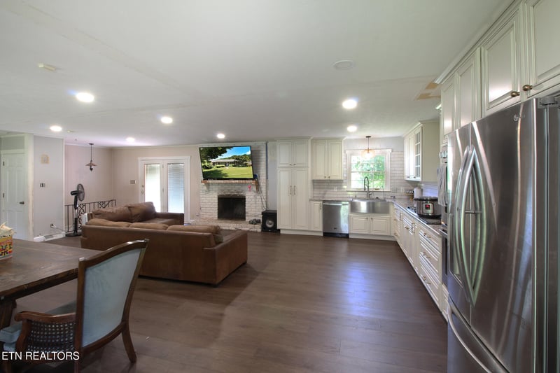 3718 Cherrylog Rd, Knoxville, TN 37921