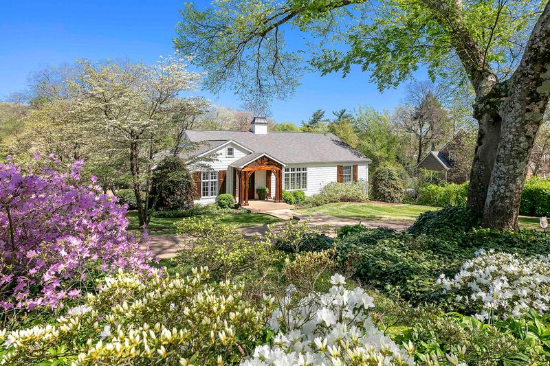 3718 SW Oakhurst Dr, Knoxville, TN 37919