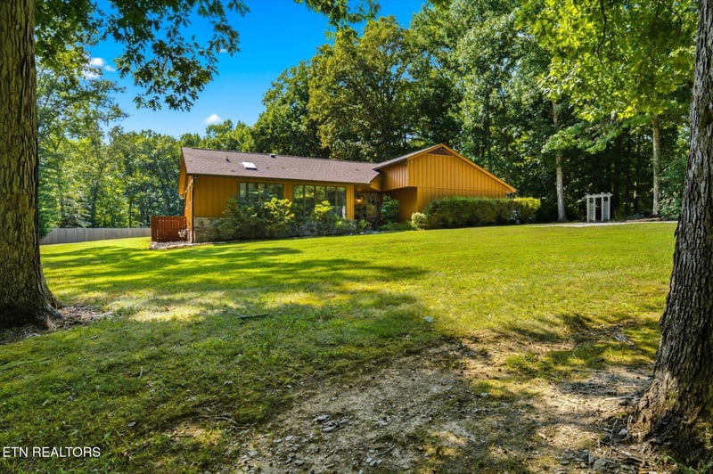 372 Fallen Oak Cir, Seymour, TN 37865