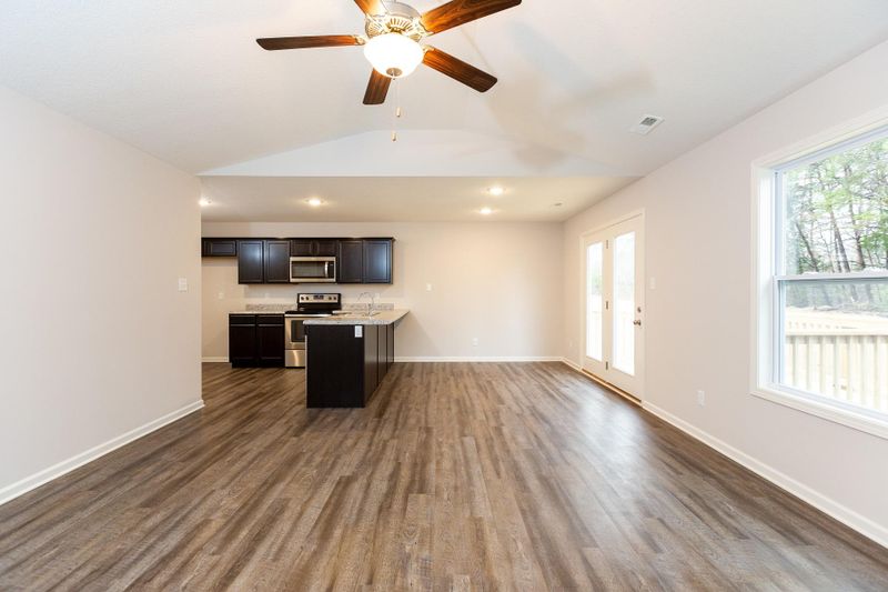 372 Hartfield Ln, Loudon, TN 37774