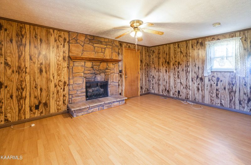 372 Racoon Valley Rd #1, Maynardville, TN 37807