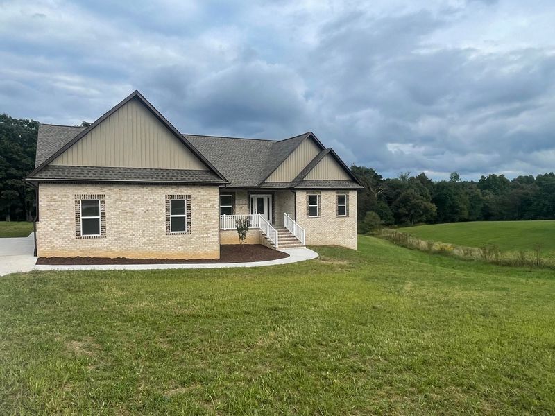 372 Shadow Mountain Dr, Crossville, TN 38572