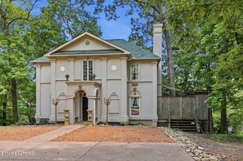 3720 Kingston Pike, Knoxville, TN 37919