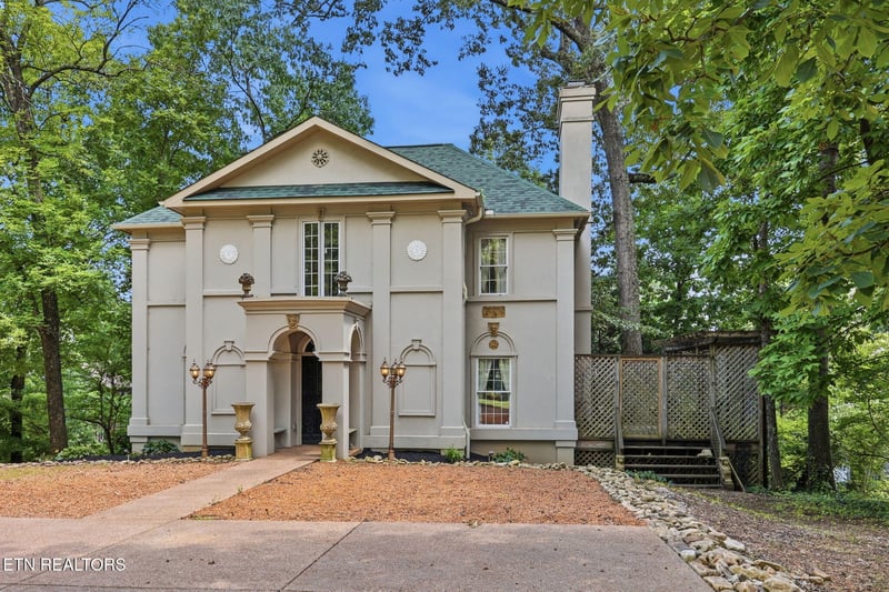 3720 Kingston Pike, Knoxville, TN 37919