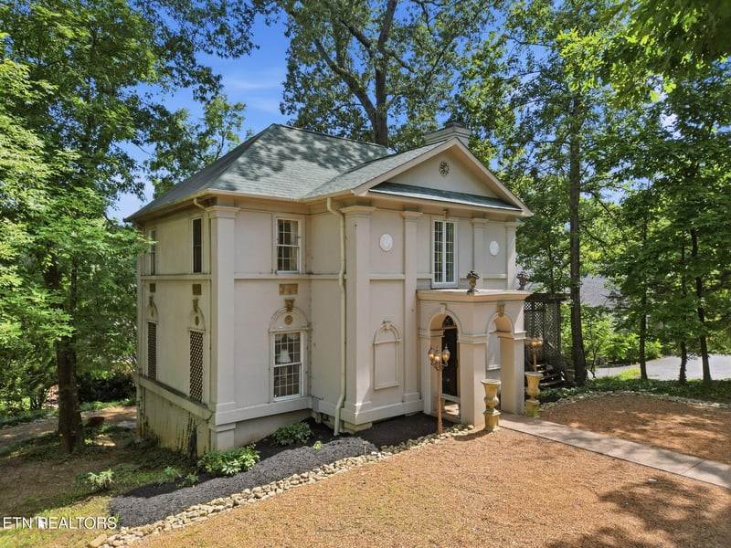3720 Kingston Pike, Knoxville, TN 37919