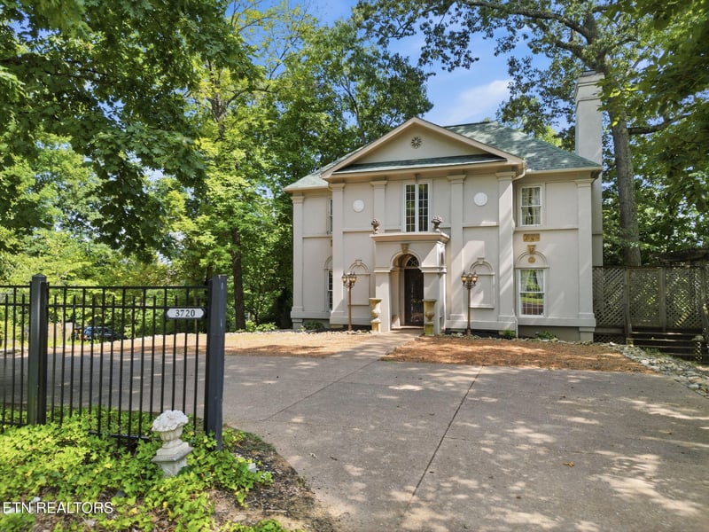 3720 Kingston Pike, Knoxville, TN 37919