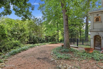 3720 Kingston Pike, Knoxville, TN 37919
