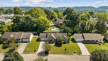 3724 Stonebridge Dr, Powell, TN 37849